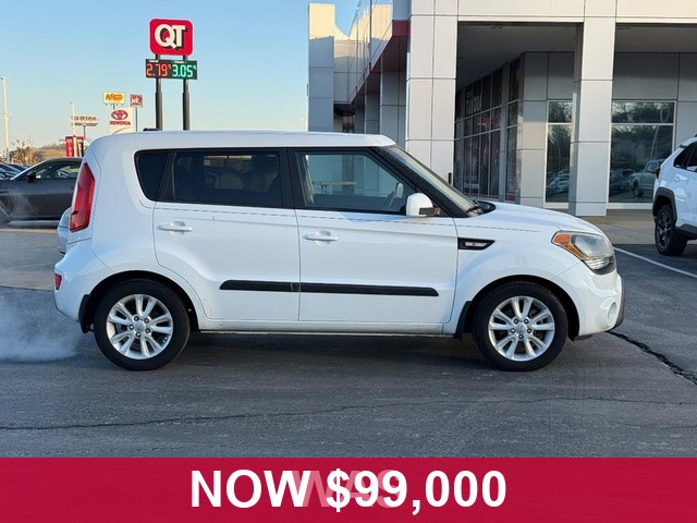 Kia Soul Vehicle Full-screen Gallery Image 02