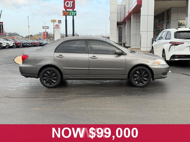 Toyota Corolla Vehicle Full-screen Gallery Image 02