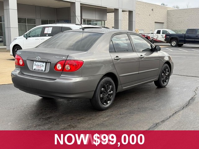 Toyota Corolla Vehicle Full-screen Gallery Image 03