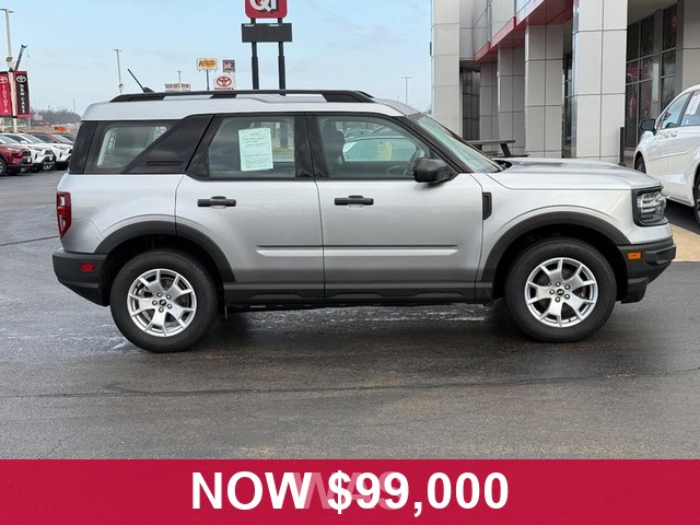 Ford Bronco Sport Vehicle Full-screen Gallery Image 02