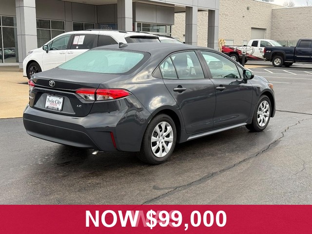 Toyota Corolla Vehicle Full-screen Gallery Image 03