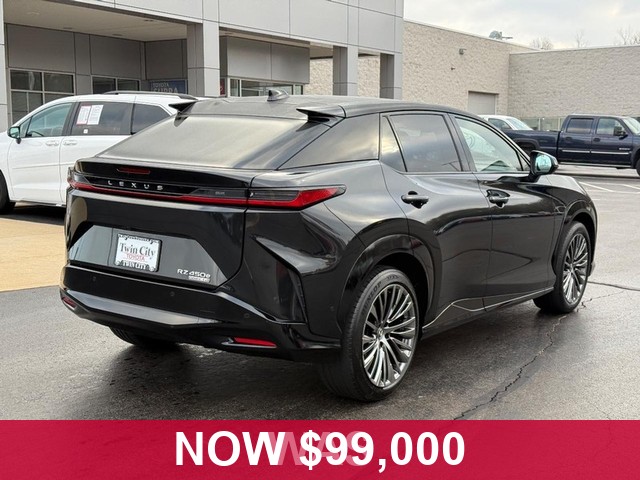 Lexus RZ Vehicle Full-screen Gallery Image 03