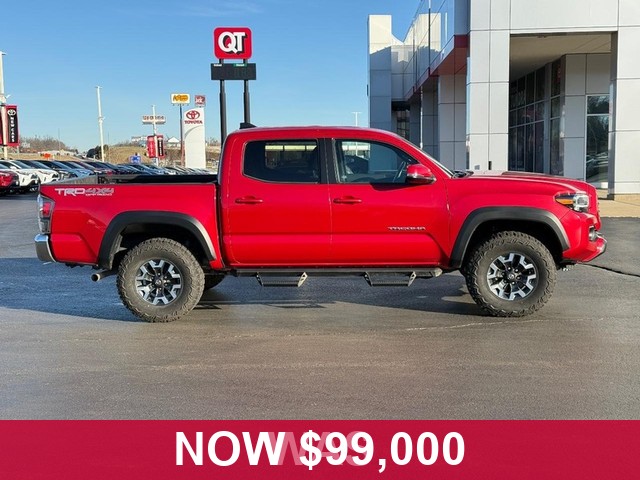 Toyota Tacoma 4WD Vehicle Full-screen Gallery Image 02