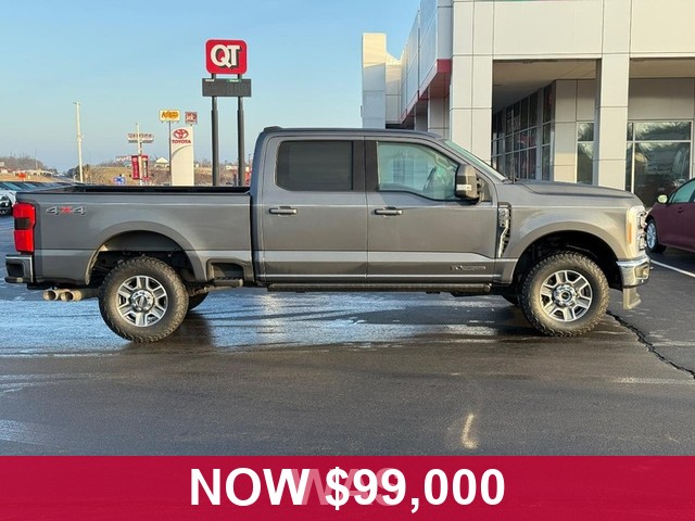 Ford Super Duty F-250 SRW Vehicle Full-screen Gallery Image 02