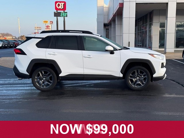 Toyota RAV4 Vehicle Full-screen Gallery Image 02