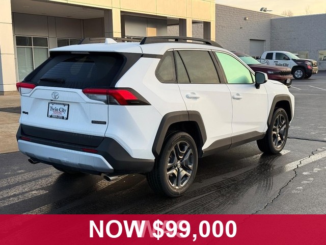 Toyota RAV4 Vehicle Full-screen Gallery Image 03