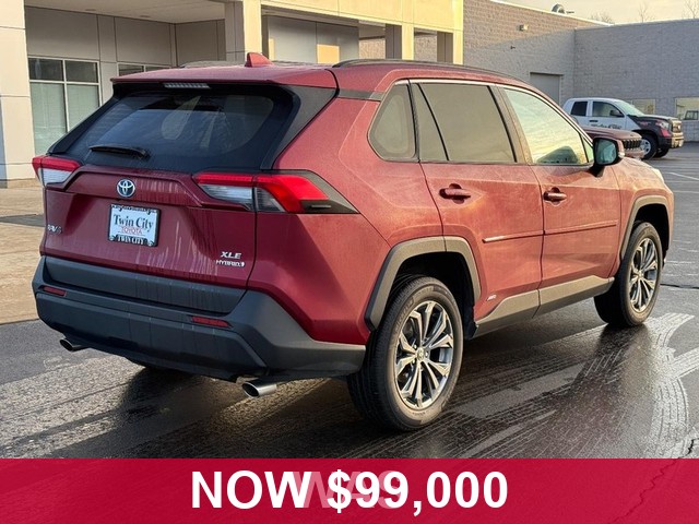 Toyota RAV4 Vehicle Full-screen Gallery Image 03