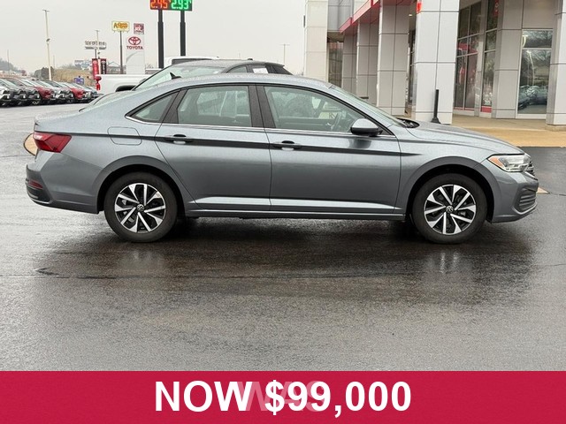 Volkswagen Jetta Vehicle Full-screen Gallery Image 02