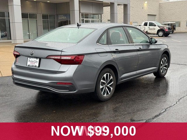 Volkswagen Jetta Vehicle Full-screen Gallery Image 03