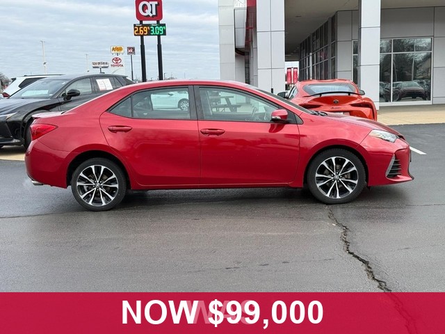 Toyota Corolla Vehicle Full-screen Gallery Image 02