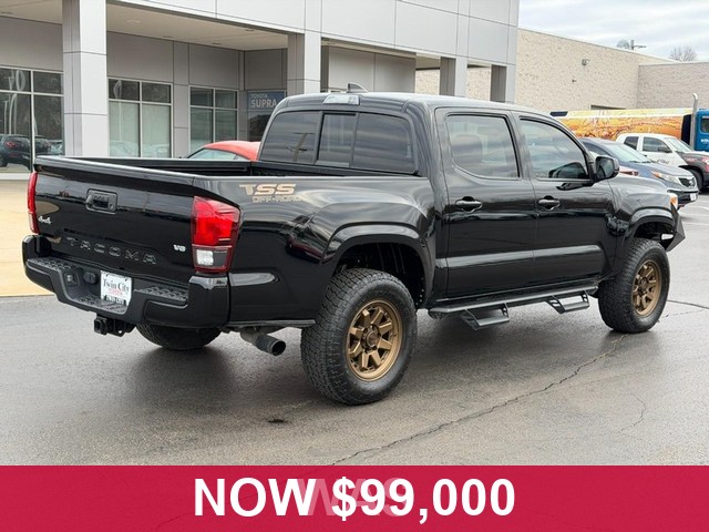 Toyota Tacoma 4WD Vehicle Full-screen Gallery Image 03