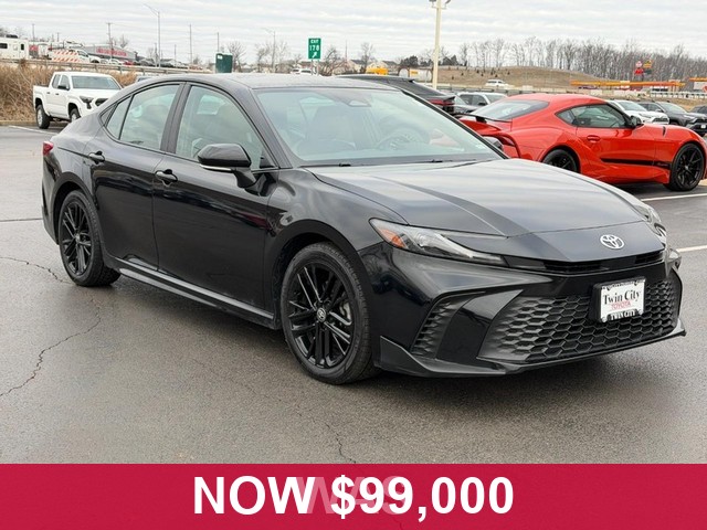 Toyota Camry Vehicle Full-screen Gallery Image 02