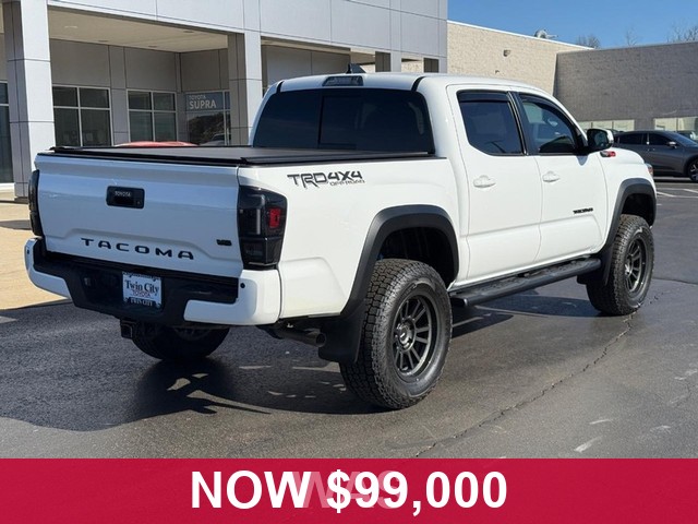 Toyota Tacoma 4WD Vehicle Full-screen Gallery Image 03