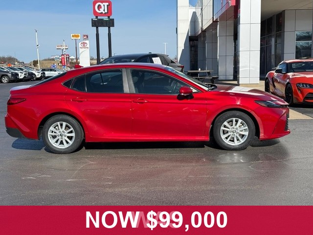 Toyota Camry Vehicle Full-screen Gallery Image 02