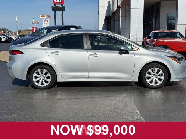 Toyota Corolla Vehicle Full-screen Gallery Image 02