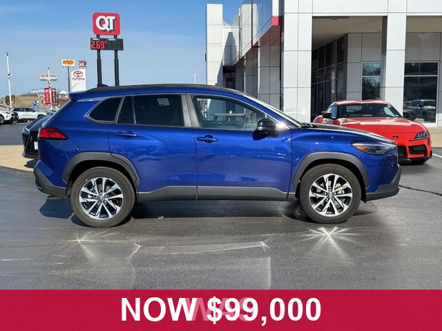 Toyota Corolla Cross Vehicle Full-screen Gallery Image 02