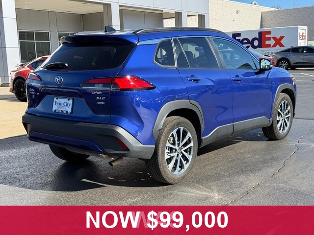 Toyota Corolla Cross Vehicle Full-screen Gallery Image 03