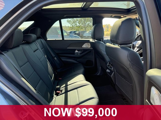 Toyota Corolla Cross Vehicle Full-screen Gallery Image 05