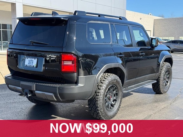 Toyota Land Cruiser Vehicle Full-screen Gallery Image 03