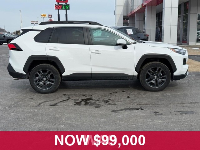 Toyota RAV4 Vehicle Full-screen Gallery Image 02