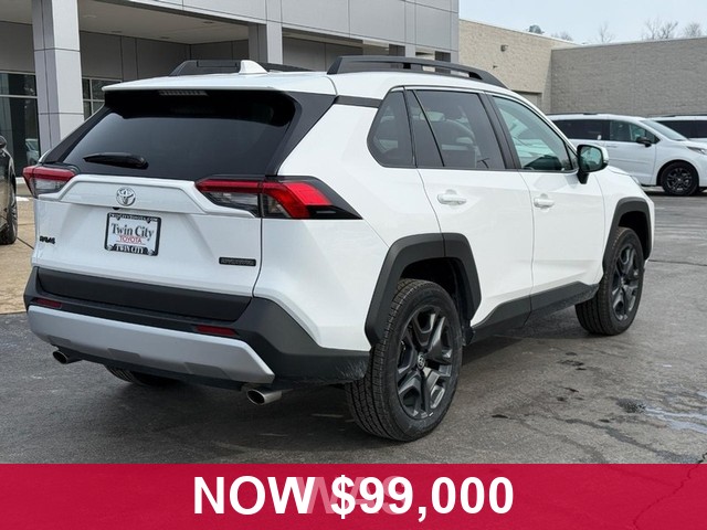 Toyota RAV4 Vehicle Full-screen Gallery Image 03