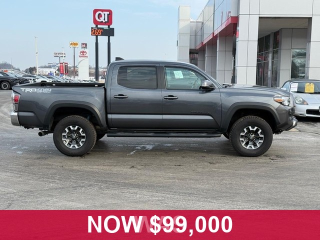 Toyota Tacoma 4WD Vehicle Full-screen Gallery Image 02