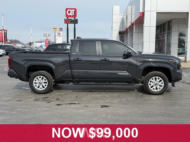 Toyota Tacoma 4WD Vehicle Full-screen Gallery Image 02