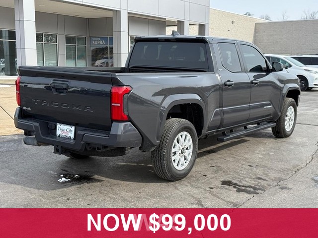 Toyota Tacoma 4WD Vehicle Full-screen Gallery Image 03