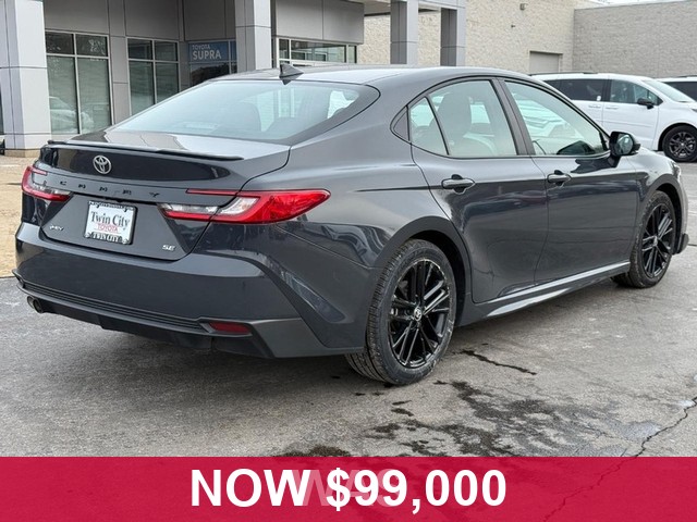 Toyota Camry Vehicle Full-screen Gallery Image 03