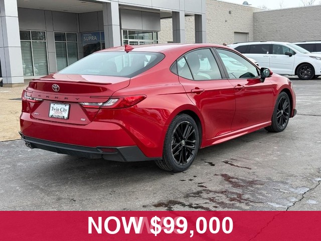 Toyota Camry Vehicle Full-screen Gallery Image 03