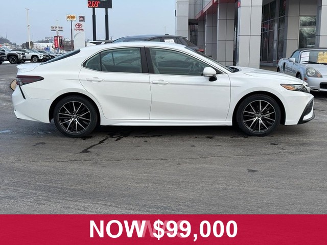 Toyota Camry Vehicle Full-screen Gallery Image 03