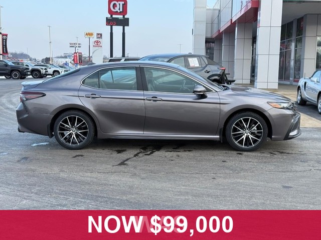 Toyota Camry Vehicle Full-screen Gallery Image 02