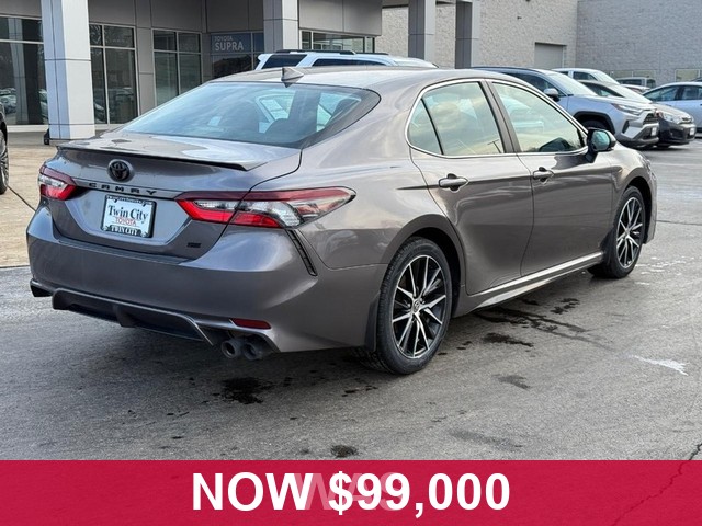 Toyota Camry Vehicle Full-screen Gallery Image 03