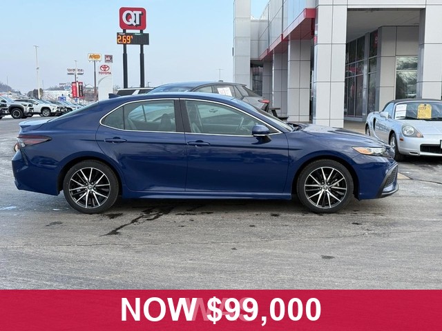 Toyota Camry Vehicle Full-screen Gallery Image 02