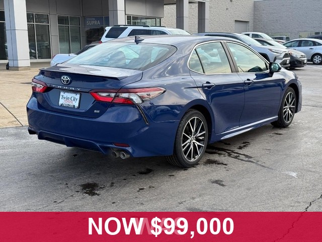 Toyota Camry Vehicle Full-screen Gallery Image 03