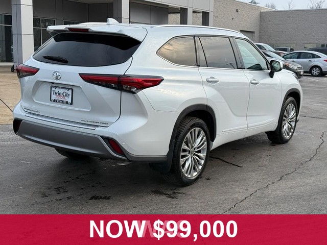 Toyota Highlander Vehicle Full-screen Gallery Image 03