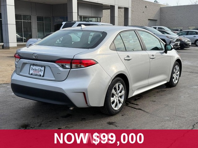 Toyota Corolla Vehicle Full-screen Gallery Image 03