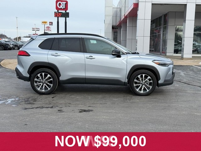 Toyota Corolla Cross Vehicle Full-screen Gallery Image 02