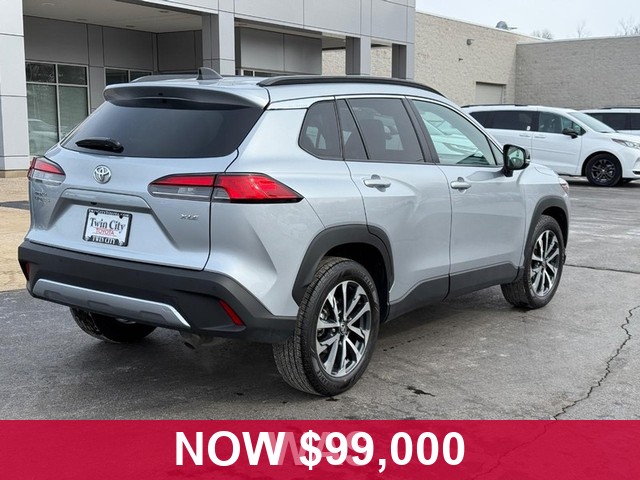 Toyota Corolla Cross Vehicle Full-screen Gallery Image 03