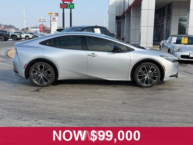 Toyota Prius Vehicle Full-screen Gallery Image 02