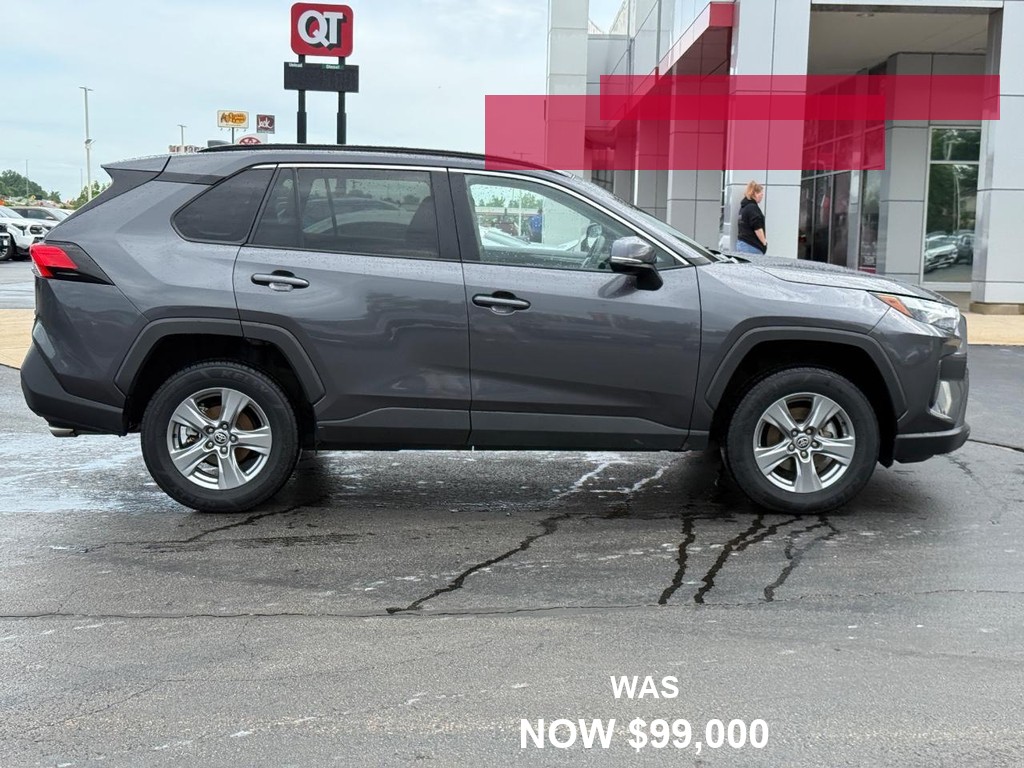 Toyota RAV4 Vehicle Full-screen Gallery Image 02