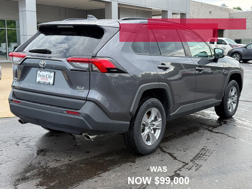 Toyota RAV4 Vehicle Full-screen Gallery Image 03