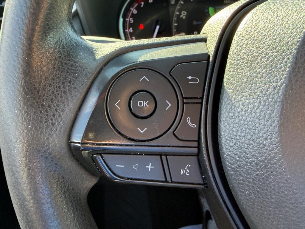 Toyota RAV4 Vehicle Full-screen Gallery Image 18