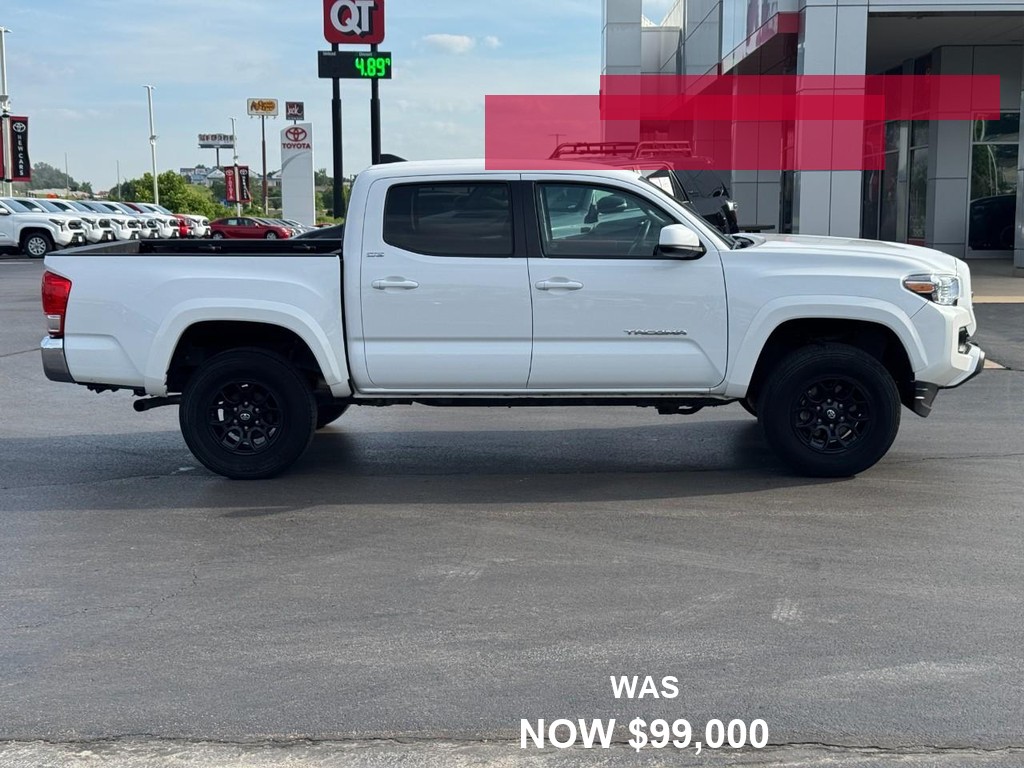 Toyota Tacoma 4WD Vehicle Full-screen Gallery Image 02