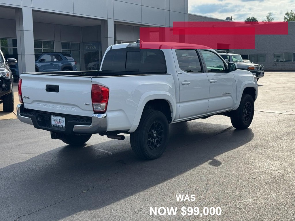 Toyota Tacoma 4WD Vehicle Full-screen Gallery Image 03