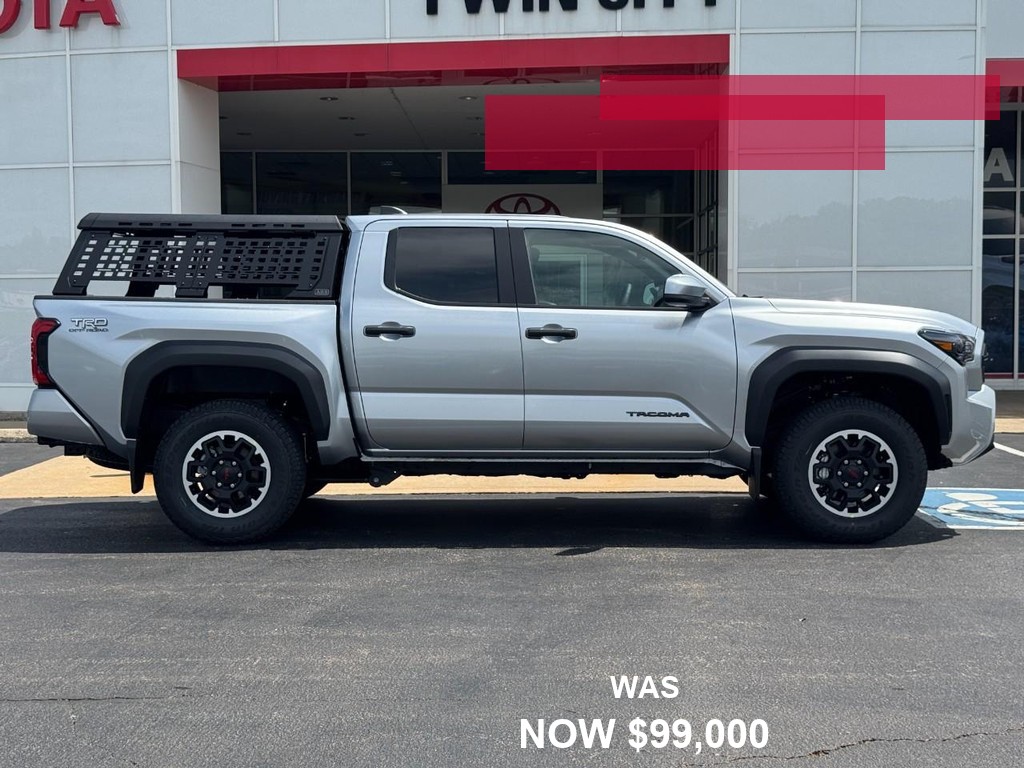 Toyota Tacoma 4WD Vehicle Full-screen Gallery Image 02