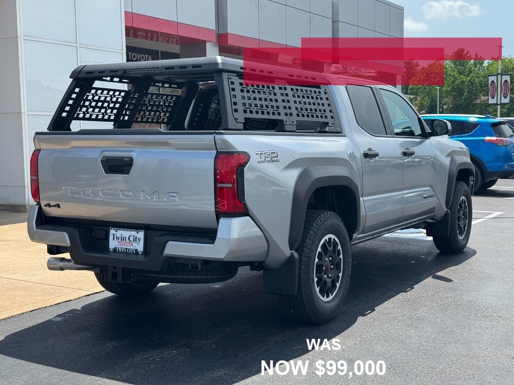 Toyota Tacoma 4WD Vehicle Full-screen Gallery Image 03