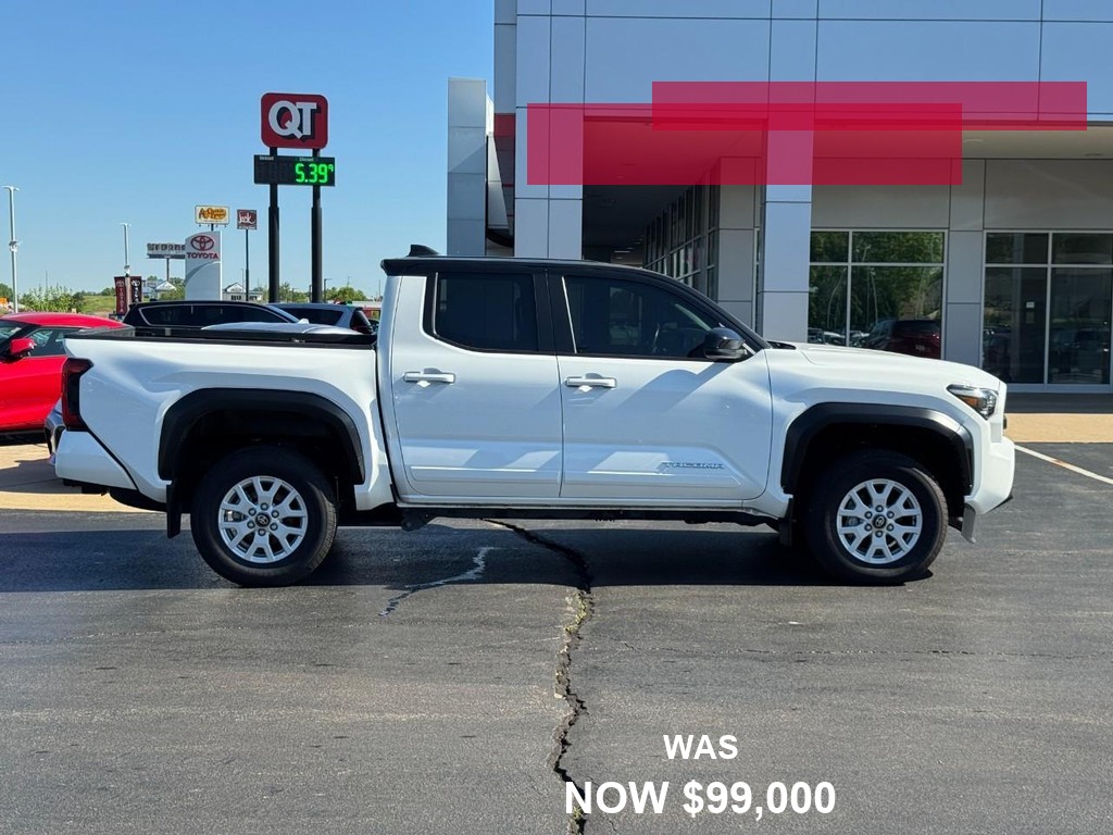 Toyota Tacoma 4WD Vehicle Full-screen Gallery Image 02