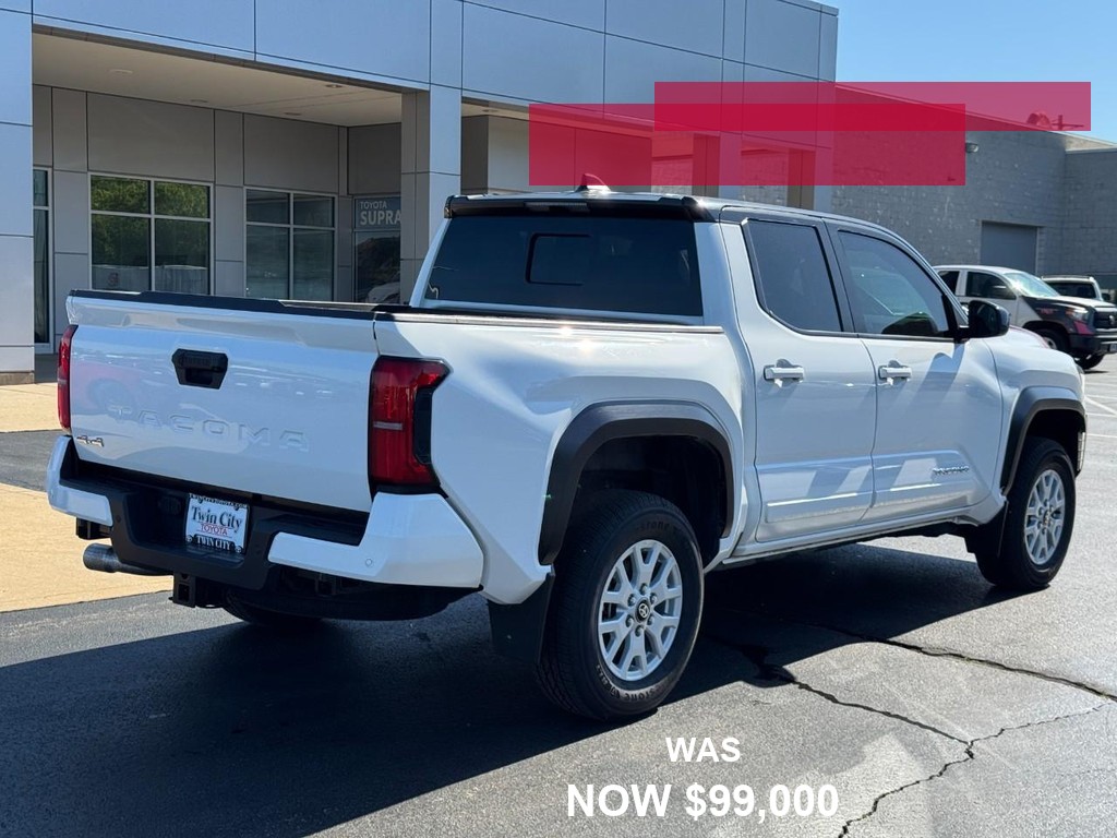 Toyota Tacoma 4WD Vehicle Full-screen Gallery Image 03