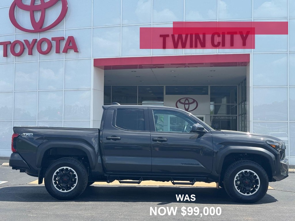Toyota Tacoma 4WD Vehicle Full-screen Gallery Image 02